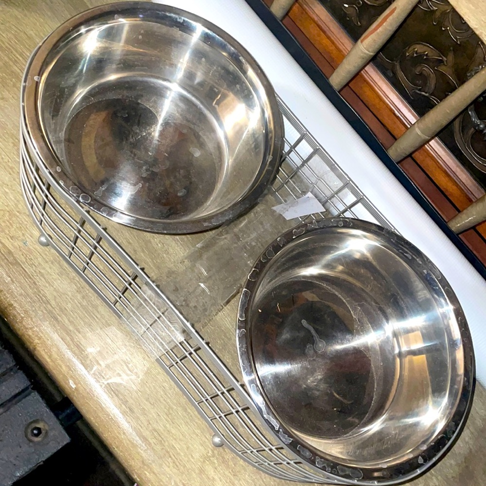 Pet feeding and water bowls